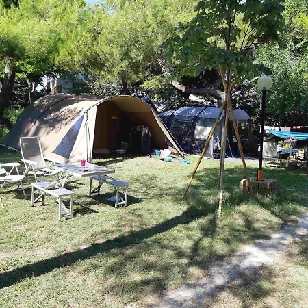 Paradiso Kamp alanı Pesaro